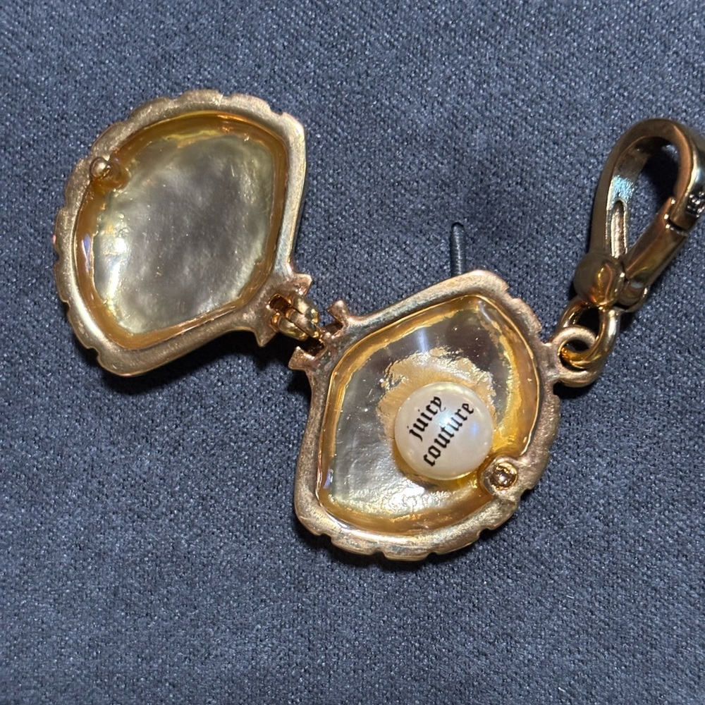 Juicy Couture Gold and Coral Shell Charm OPENS to reveal a faux pearl - Picture 2 of 5
